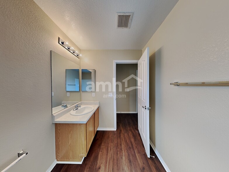 Building Photo - 3768 E Bright View St