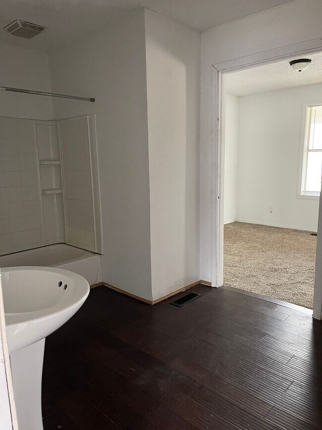 Building Photo - 2 Bed 1 bath - Cassville MO