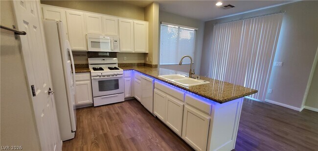 Building Photo - 382 Dogleg Dr