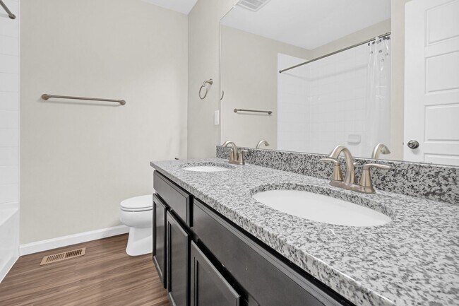 Building Photo - 2299 Villageview Ln