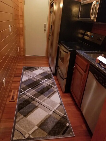 Building Photo - 515 2nd St N