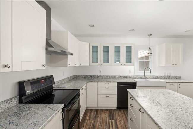 Building Photo - Charming, recently renovated 3-bed, 2.5 bath Ranch for rent in Milford, $2,200/month. Available e...