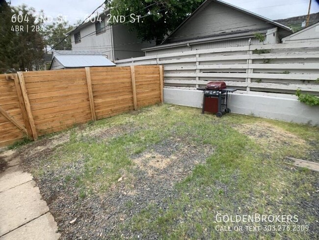 Building Photo - 604 2nd St