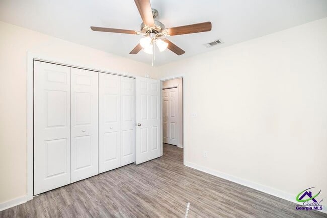 Building Photo - 101 Shasta Dr