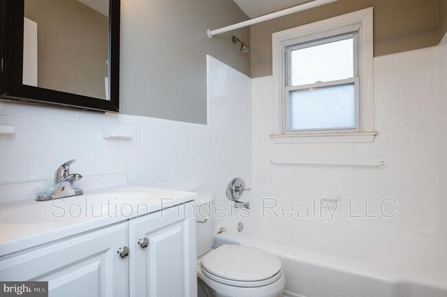 Building Photo - 2110 Coralthorn Rd
