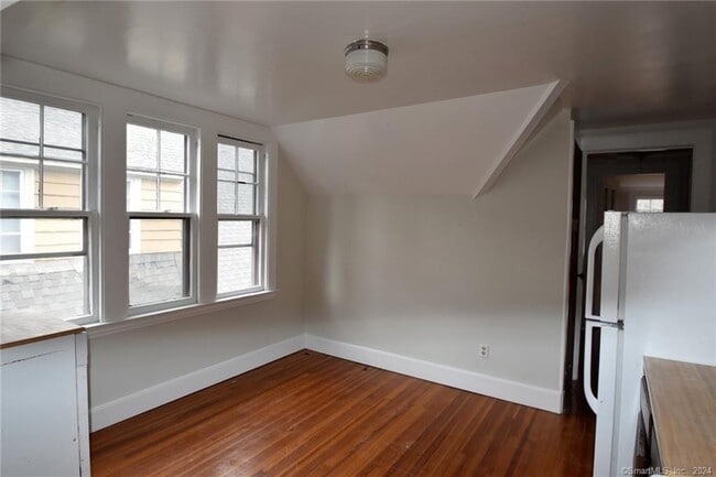 Building Photo - 809 Whitney Ave