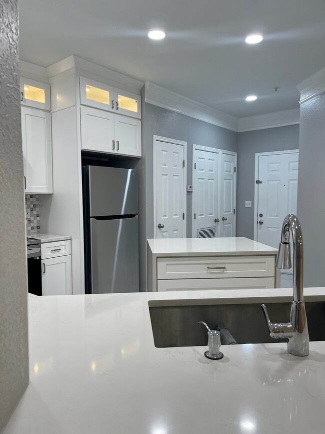 Kitchen - 4333 Bayside Village Dr