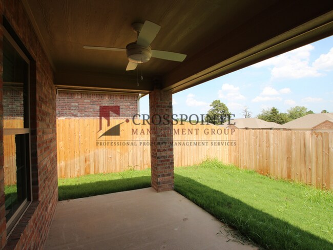 Building Photo - 2 Bedroom 2 Bath Townhome! Whitehouse ISD!