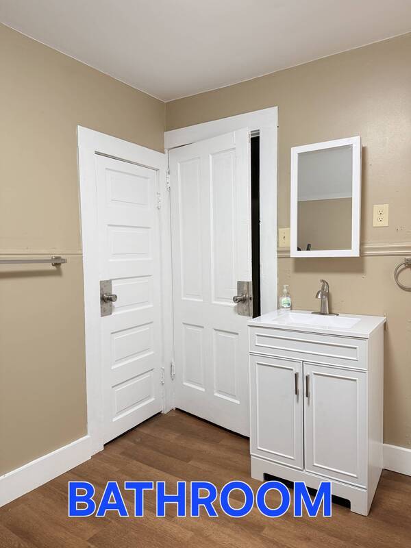 Building Photo - 1023 W 21st St