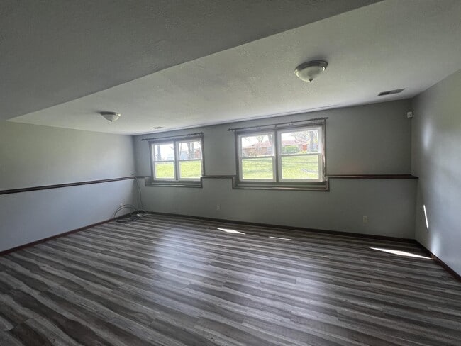 Building Photo - 2834 SE Glenside Ct