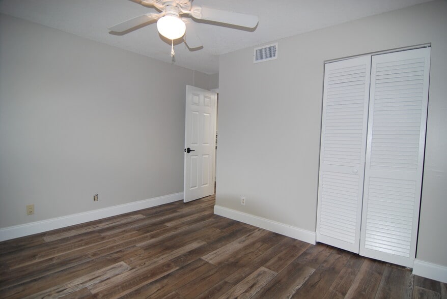 2nd bedroom - 729 Lori Dr