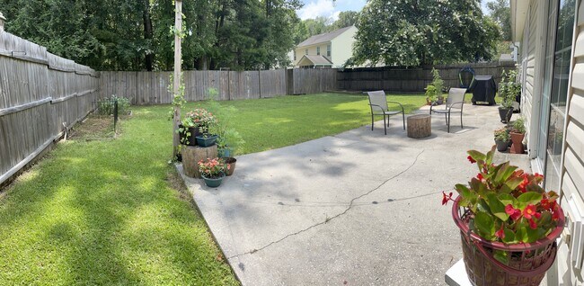 Building Photo - 107 Arbor Oaks Dr