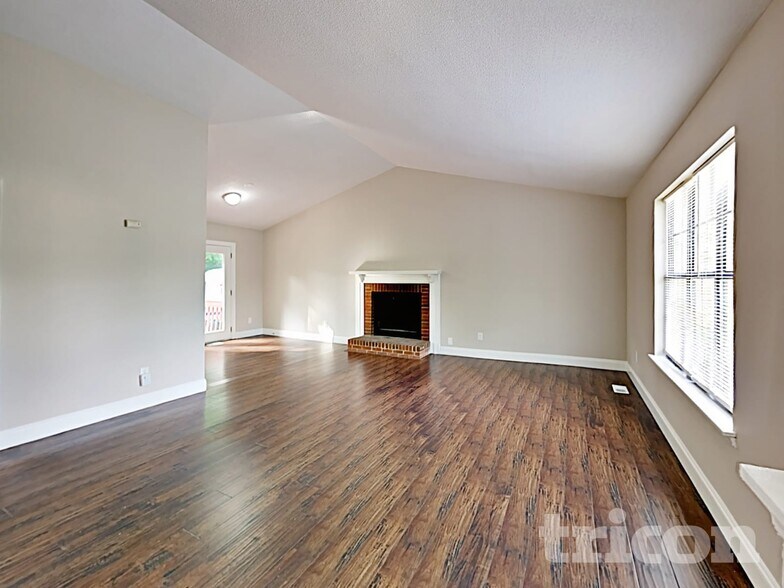 Building Photo - 5801 Leaf Ct