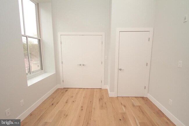 Building Photo - 220 S 3rd St