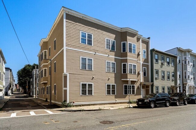 Building Photo - 209 D St