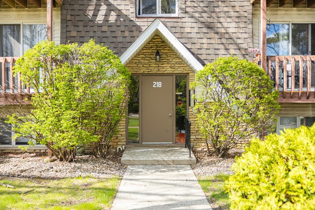 Building Photo - 218 Madison St