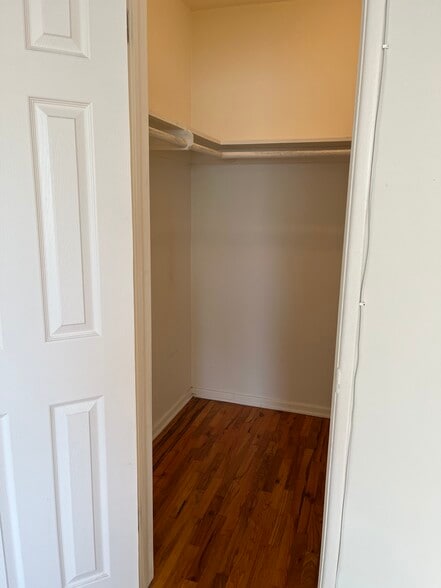 Walk in closet - 4074 Rosabell St