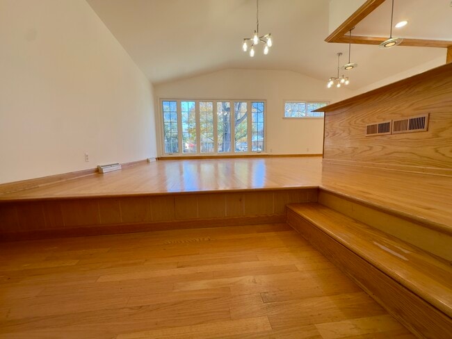 Building Photo - 9910 Crawford Ave