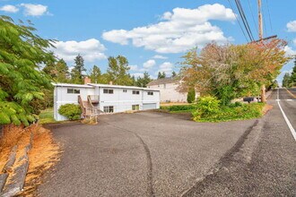 Building Photo - Top floor Duplex in Kent.  4 beds 2 bath with Very large fenced yard and 2 car garage. RENT $3050...