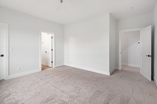 Building Photo - 805 Regimental Dr