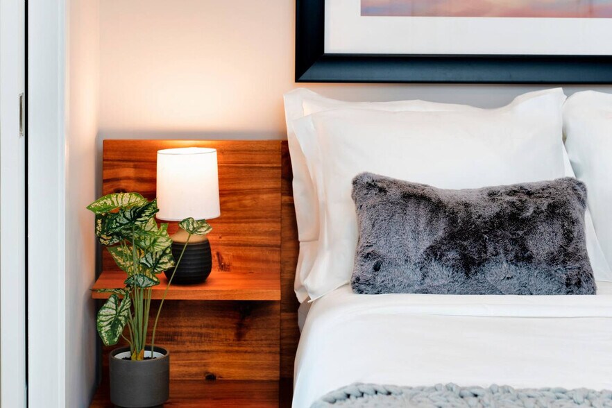 Building Photo - 240 Congress Ave