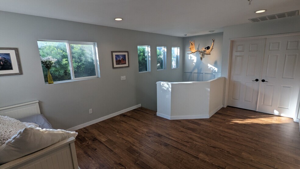 Building Photo - 1554 Plymouth Ln