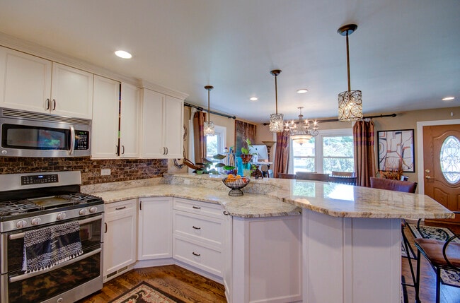 Building Photo - 501 Lincoln Ave