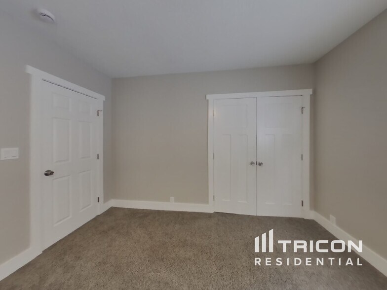 Building Photo - 5555 Madrona Ave NE