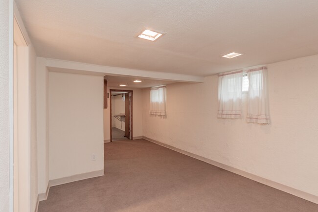 Building Photo - 446 E St