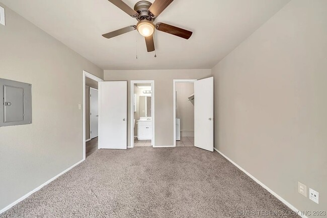 Building Photo - 6806 S Toledo Ave