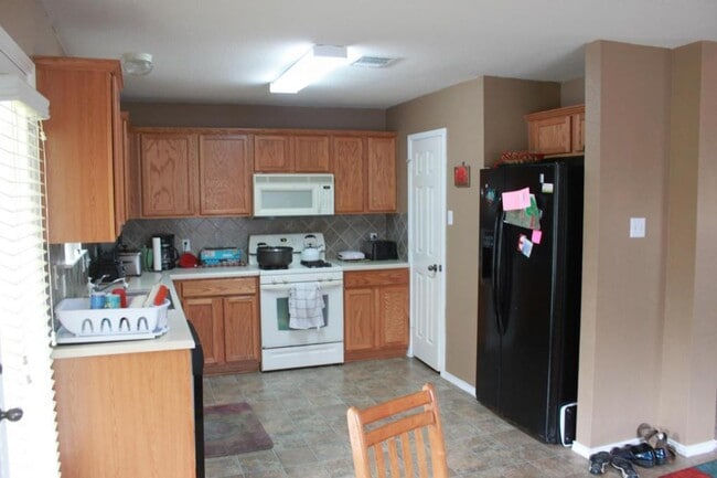 Building Photo - 3769 Castle Rock Dr
