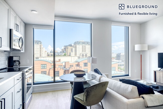 Building Photo - 140 W 10th Ave