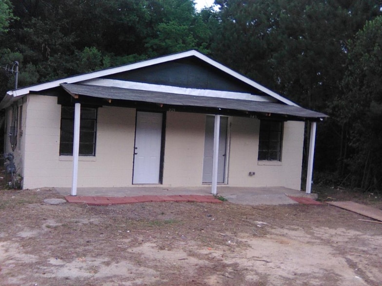 Building Photo - 920 Williams St E