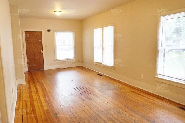 Building Photo - 642 S Meldrum St