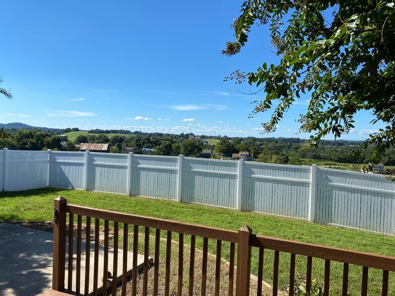 Building Photo - 122 Azalea Rdg