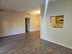 Building Photo - 1915 Augusta Dr