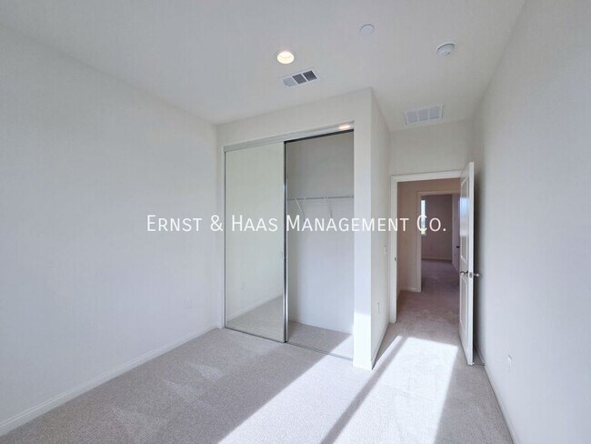 Building Photo - 2420 E Lincoln Ave