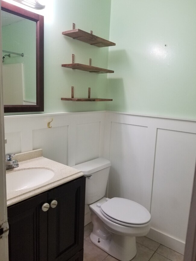 Building Photo - 1330 White Oak Dr