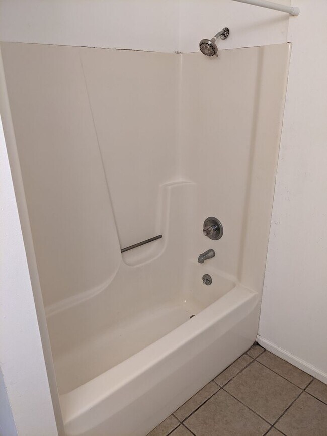 Building Photo - 1709 E Willow Ct