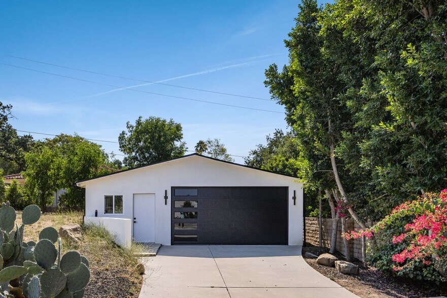 Building Photo - 9425 Gierson Ave