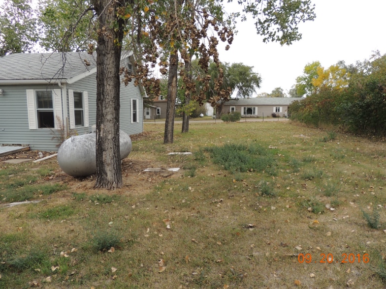 Building Photo - 402 1st St N