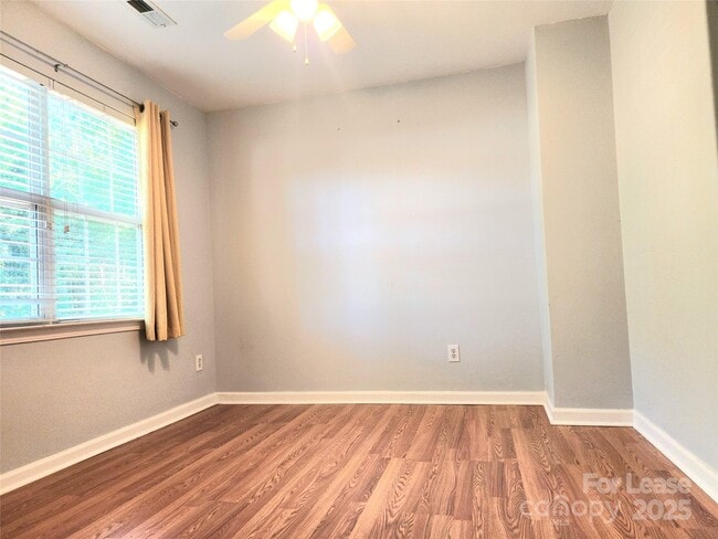 Building Photo - 3108 Leicester Dr