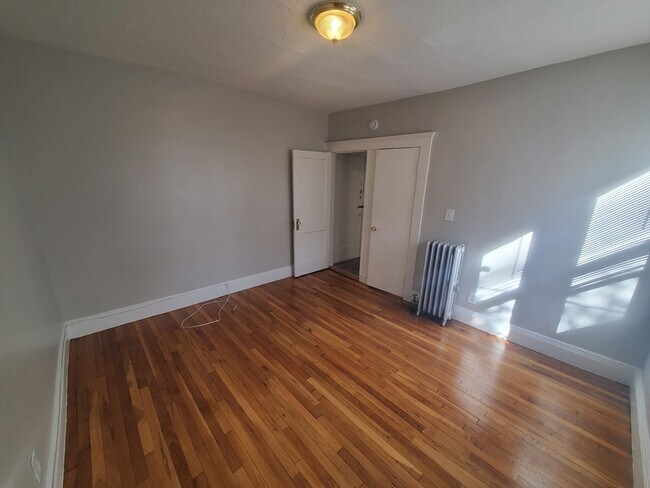 Building Photo - 79 Rosseter St