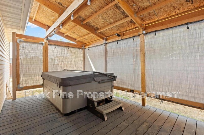 Building Photo - 43 S Newberry Way