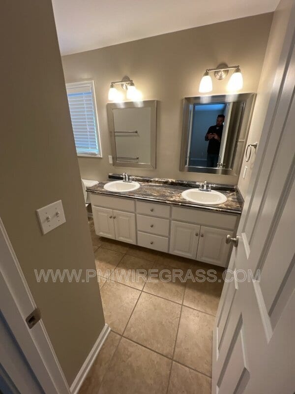 Building Photo - 214 Winterberry Way