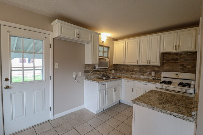 Building Photo - 3732 Kenwood St