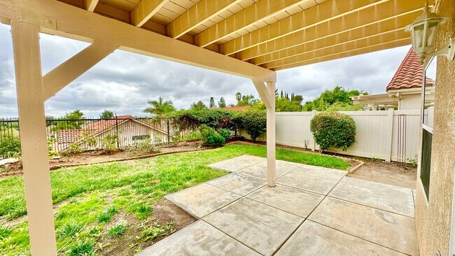 Building Photo - Awesome Two-Story Home, Recently & Freshly Updated, just minutes to downtown Fallbrook!