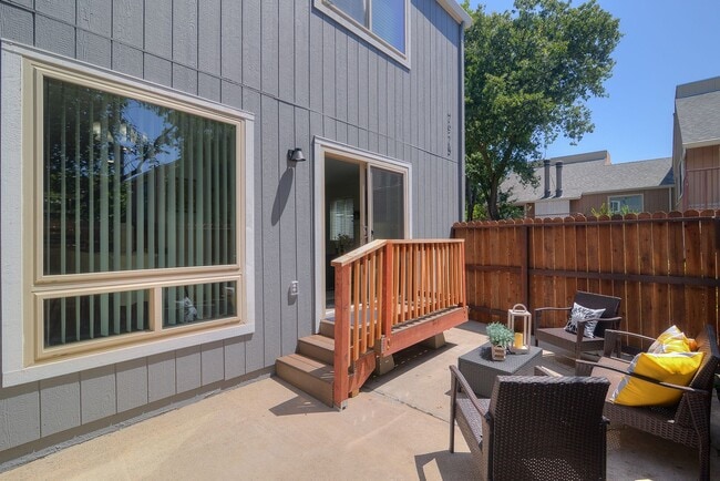 Building Photo - GORGEOUS REMODELED 3 BED CONDO IN GATE COM...