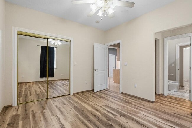 Building Photo - 1717 Red Oak Dr