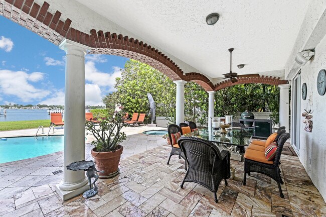 Building Photo - 825 Marbella Ln